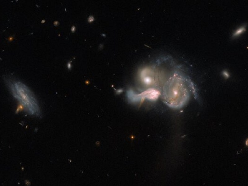 Telescopio Hubble capta la fusión de tres galaxias