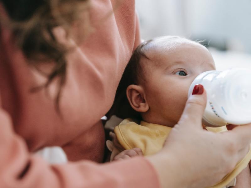 Cuidado con la fórmula para bebés Enfamil ProSobee: hay riesgo de contaminación por bacterias