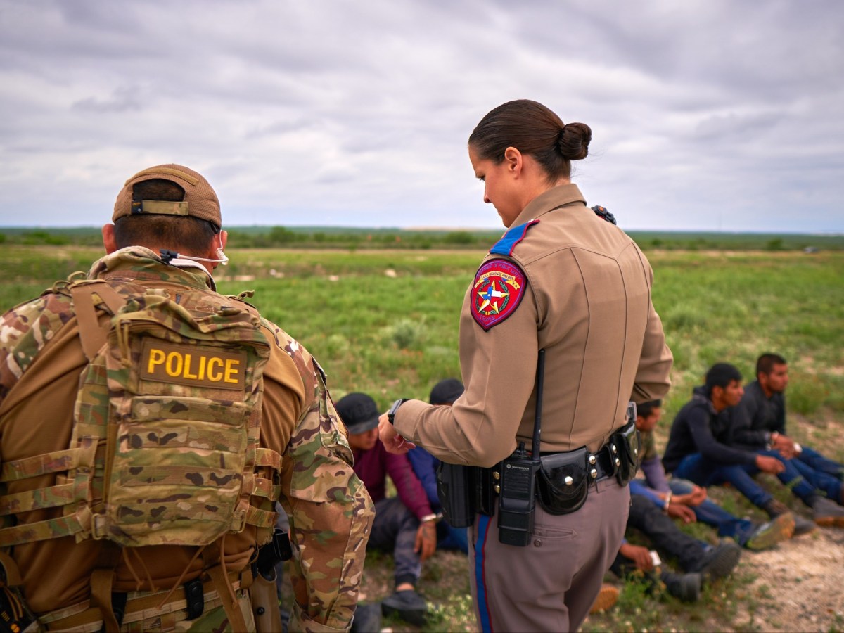 Organizaciones pro inmigrantes condenan nueva medida migratoria de Biden