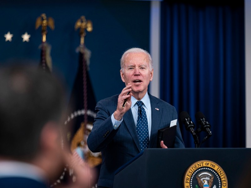 Se recupera Biden: alcanza índice de aprobación más alto en casi un año