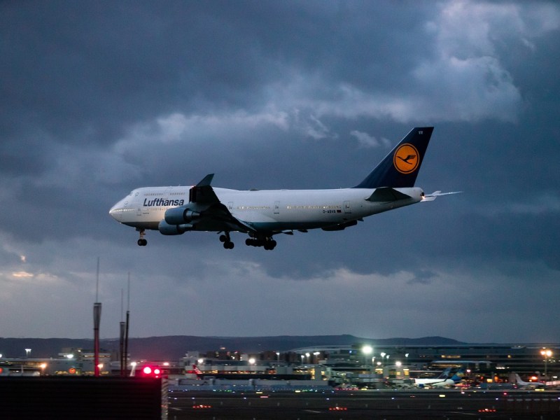 Avión aterrizó de emergencia en Virginia y dejó siete pasajeros hospitalizados