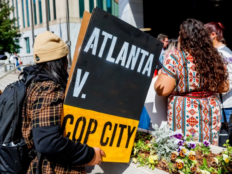 Más de 20 acusados de terrorismo doméstico tras protestas en el sitio donde mataron a activista latino en Atlanta