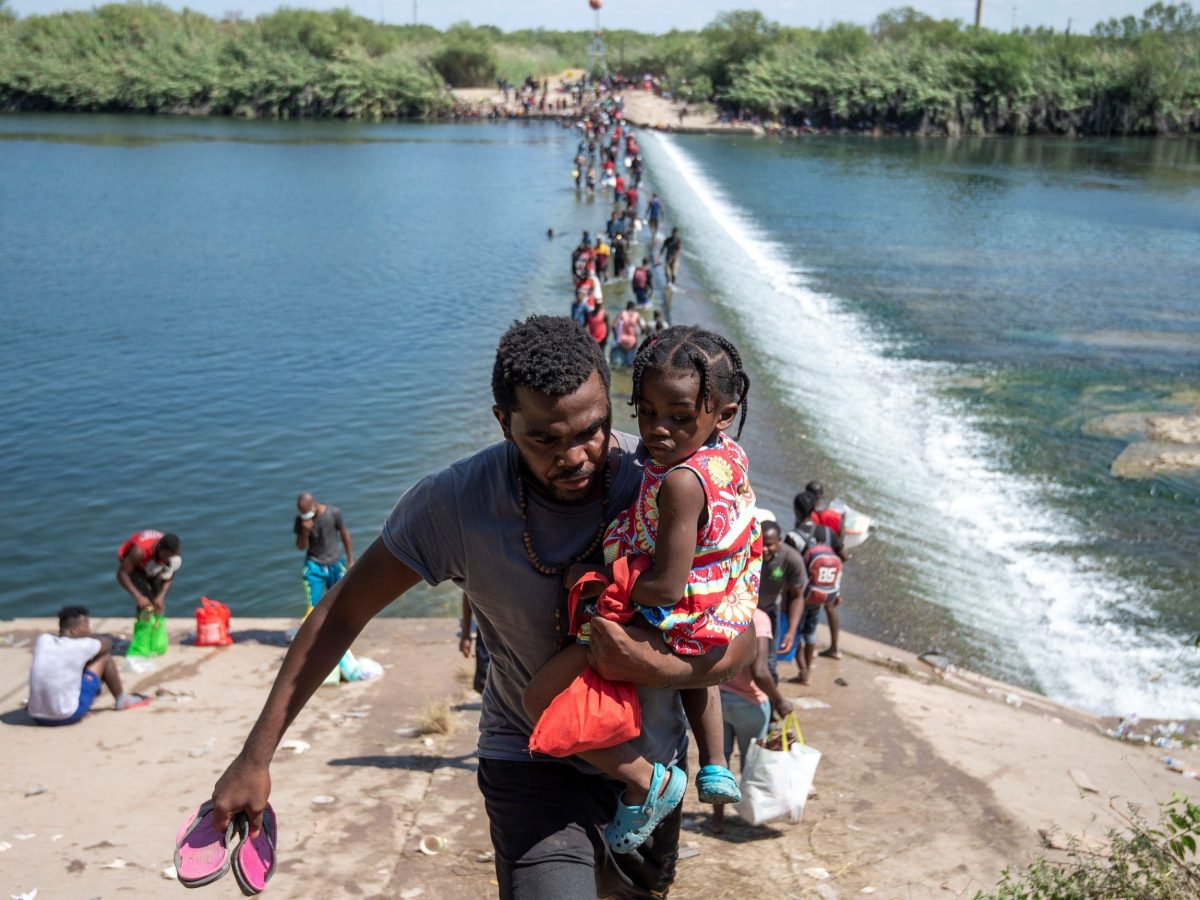 Administración Biden prepara un plan para detener a familias que crucen la frontera