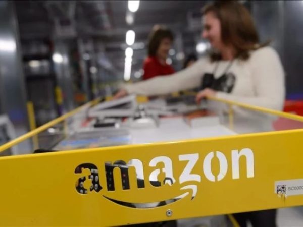 Tres personas desfalcaron $10 millones a Amazon. Así lo hicieron