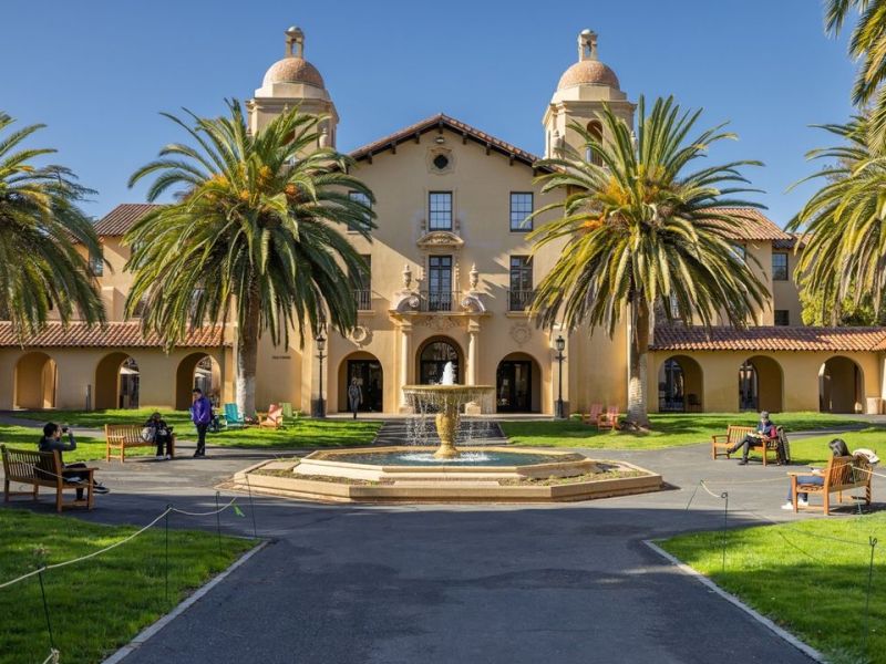 En Stanford dejaron una esvástica y una imagen de Hitler en la habitación de un estudiante judío