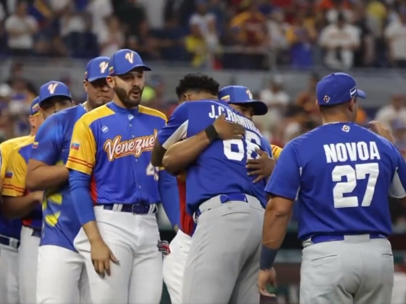 Así fue el emotivo saludo entre los jugadores de Venezuela y Nicaragua en el Clásico Mundial (Video)