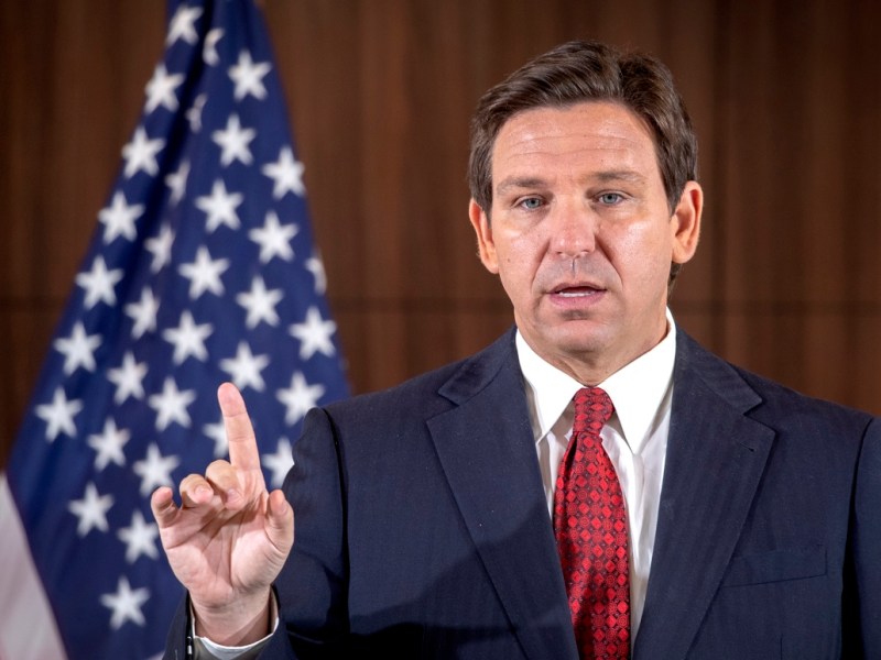 Aliados de Trump denunciaron a DeSantis ante la comisión de ética de Florida