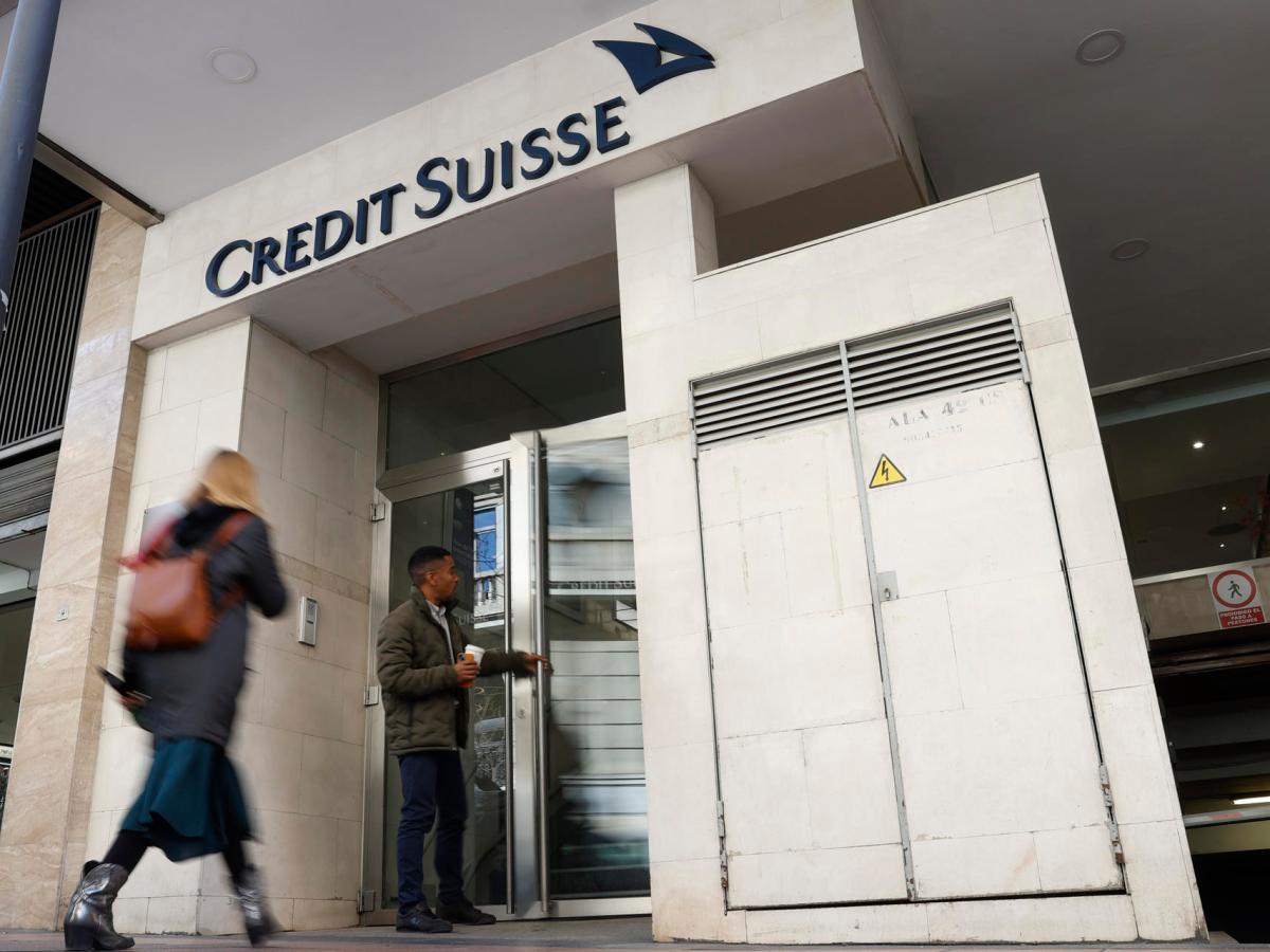 Las acciones de Credit Suisse se disparan tras el préstamo del Banco Central Suizo