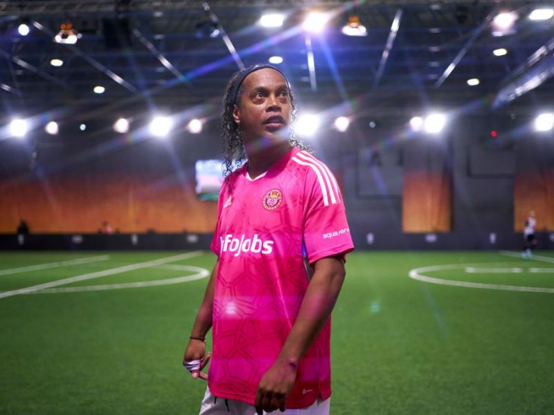 Menos de $100 ganó Ronaldinho por jugar en la Kings League