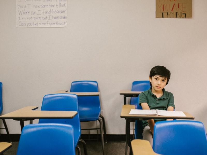 ¿Dónde están los estudiantes? El fenómeno de los "niños fantasma" que afecta a las escuelas