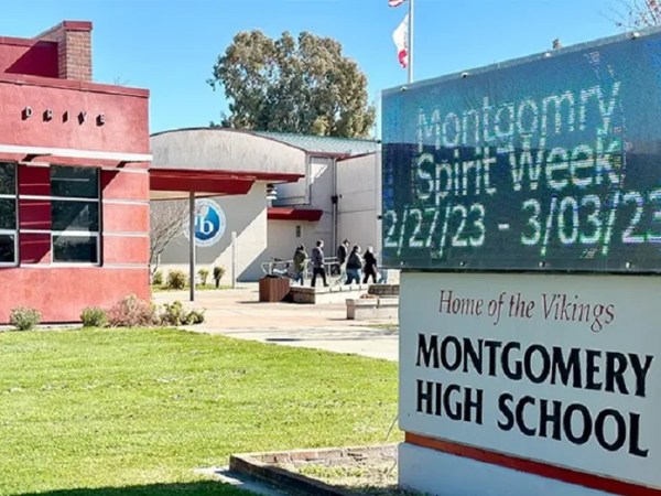 Estudiante de secundaria en California murió tras ser apuñalado en un salón de clases