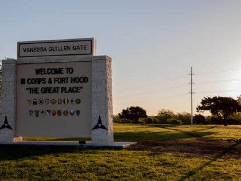 Familiares y vecinos de soldado hispana que murió en Fort Hood protestan para exigir justicia