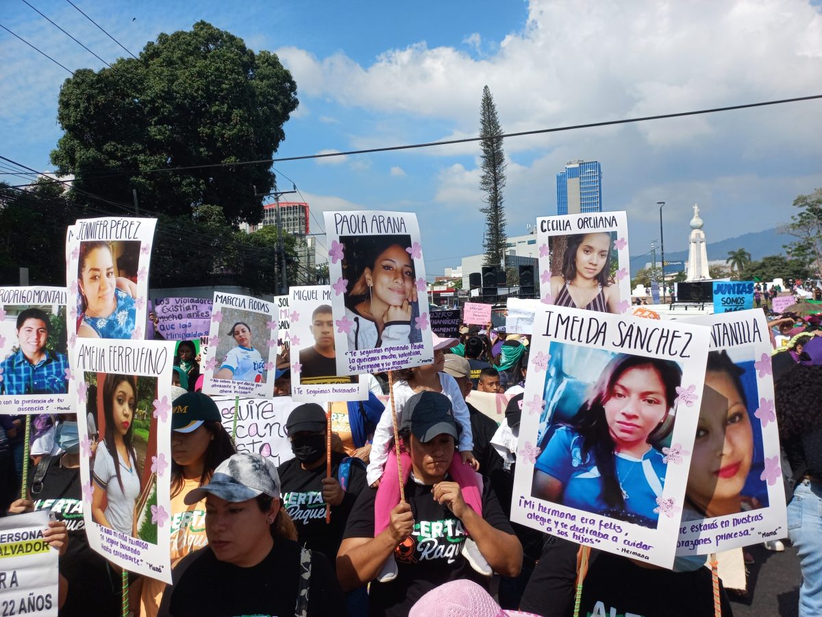 El Salvador:  reducido a un show