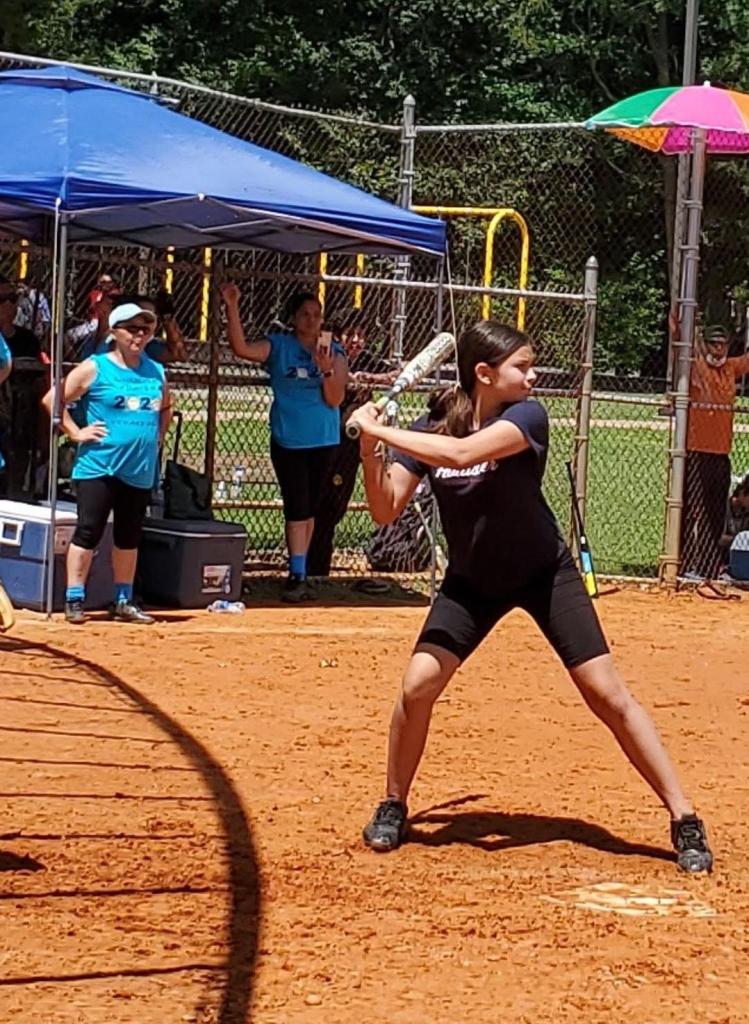 Latinas de Maryland rompen los estereotipos del deporte jugando softball