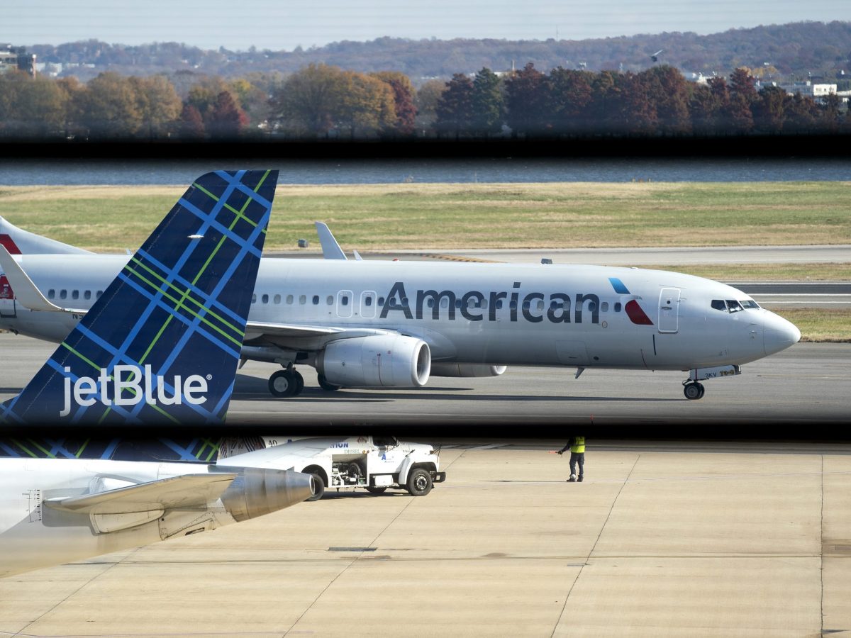 American Airlines afronta amenaza de huelga de empleados auxiliares de vuelo