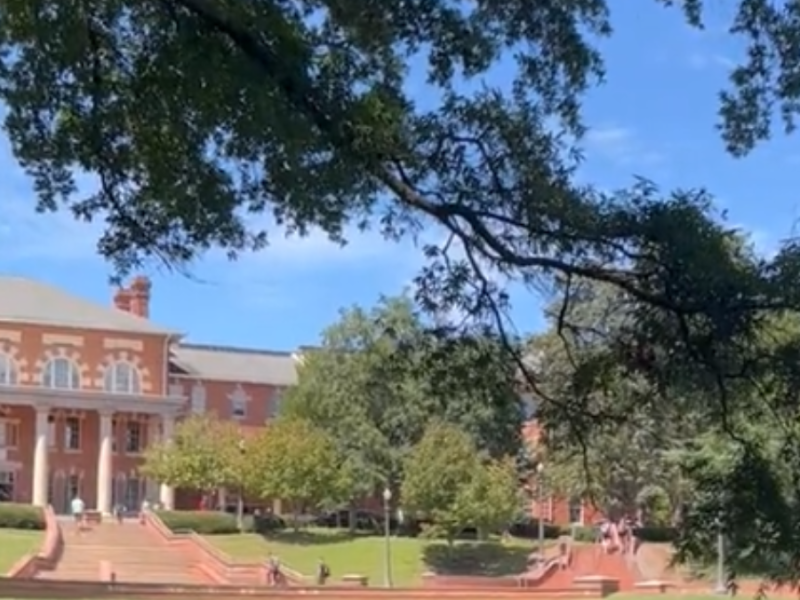 Hallan estudiante muerto en la Universidad Estatal de Carolina del Norte