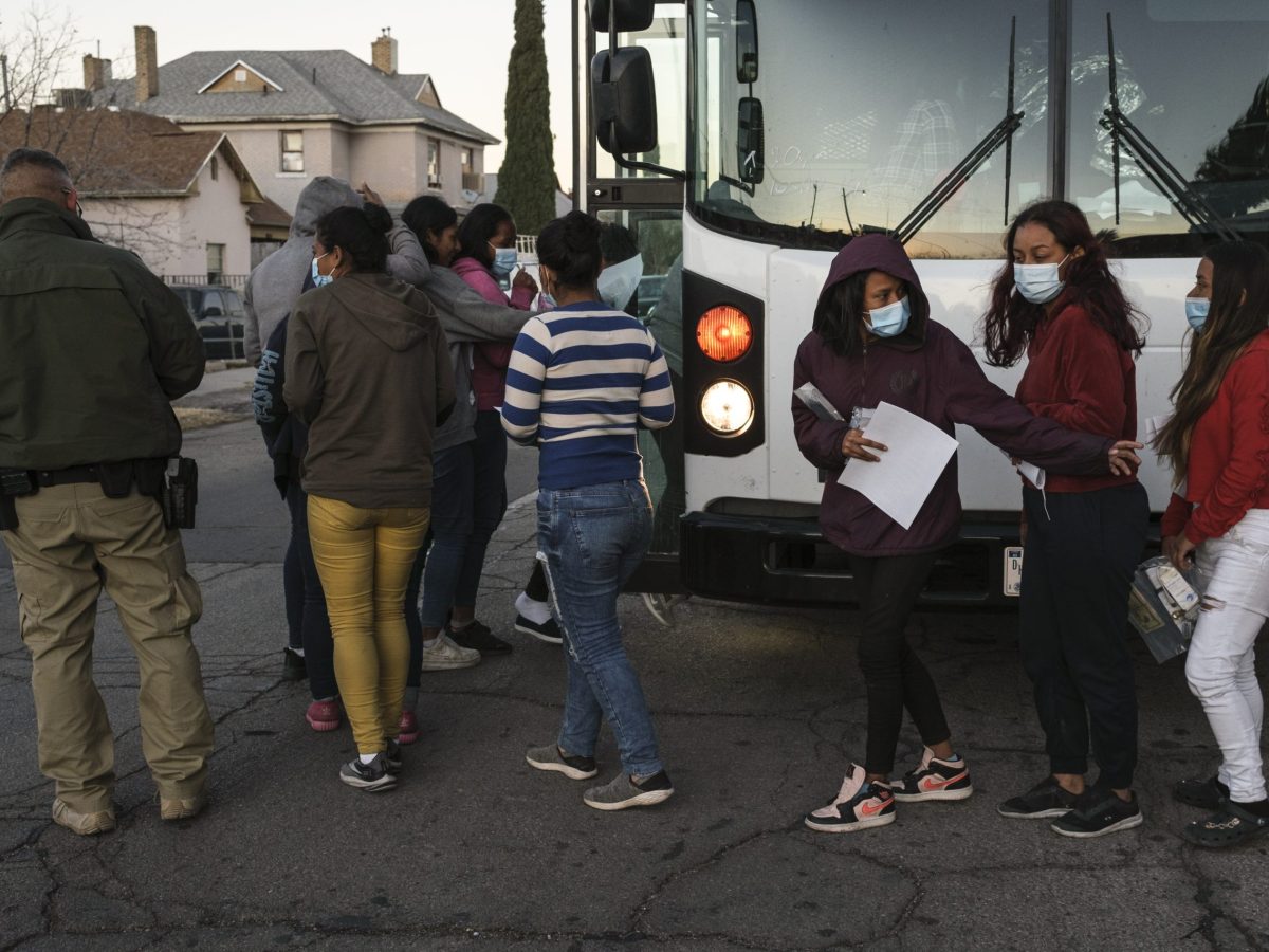 Más de 34.000 inmigrantes han sido transportados en autobús desde Texas
