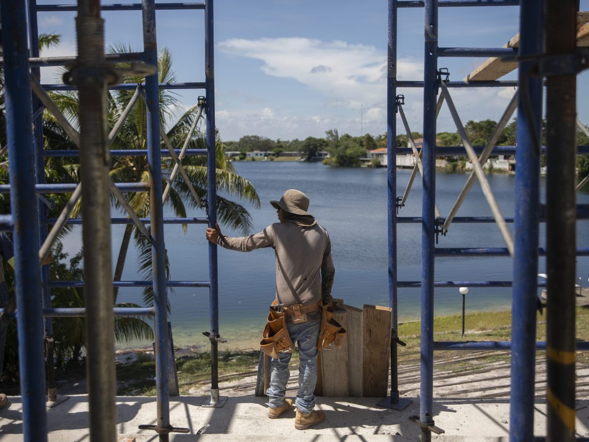 Desempleo en los latinos subió a 4,9% en agosto