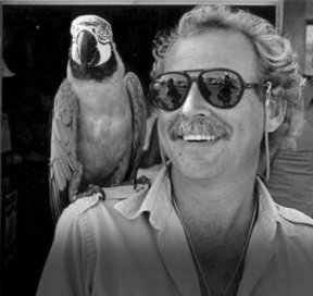 Muere Jimmy Buffett foto con Parrot